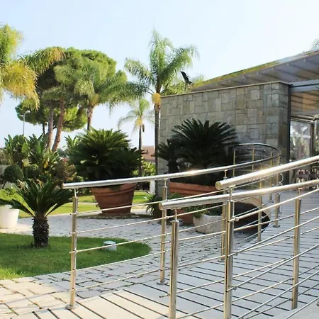 Colonna & 3* Trani